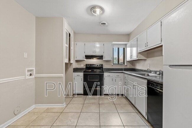 Building Photo - 1489 Longdale Dr