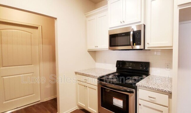 Foto del edificio - 345 Chalk Hill Ct