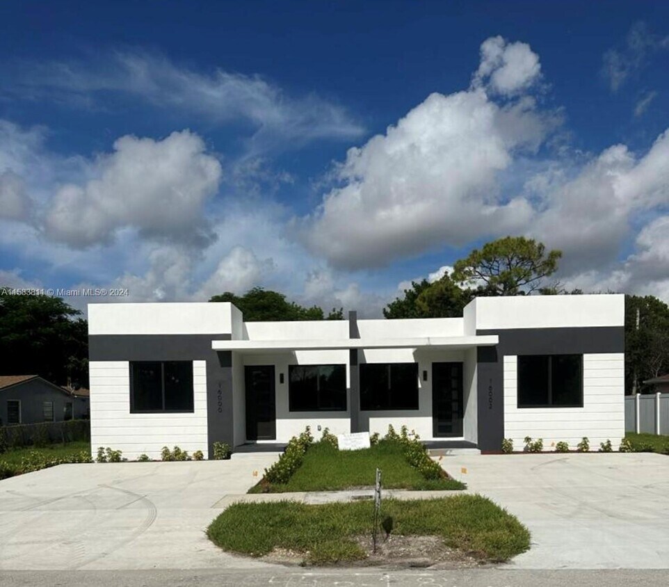 Foto principal - 16000 NW 38th Pl