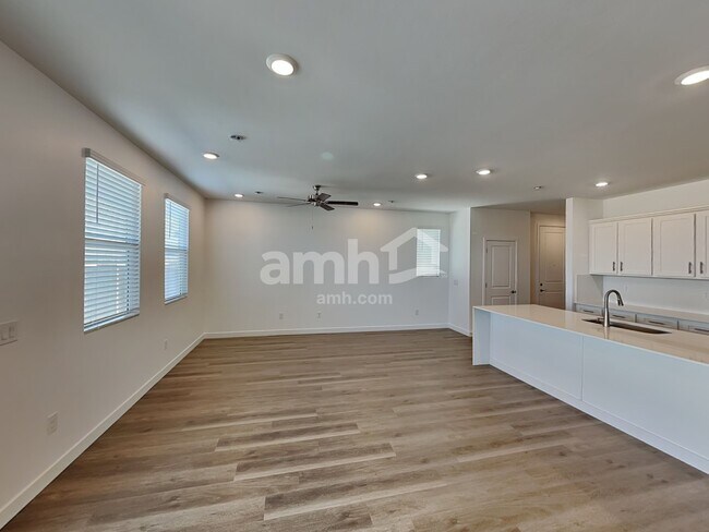 Foto del edificio - 9561 E Harkes Dr
