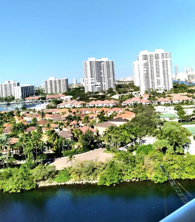 Foto del edificio - 20505 E Country Club Dr