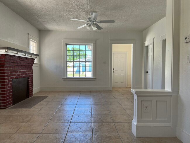 Building Photo - 430 Goodall Ave