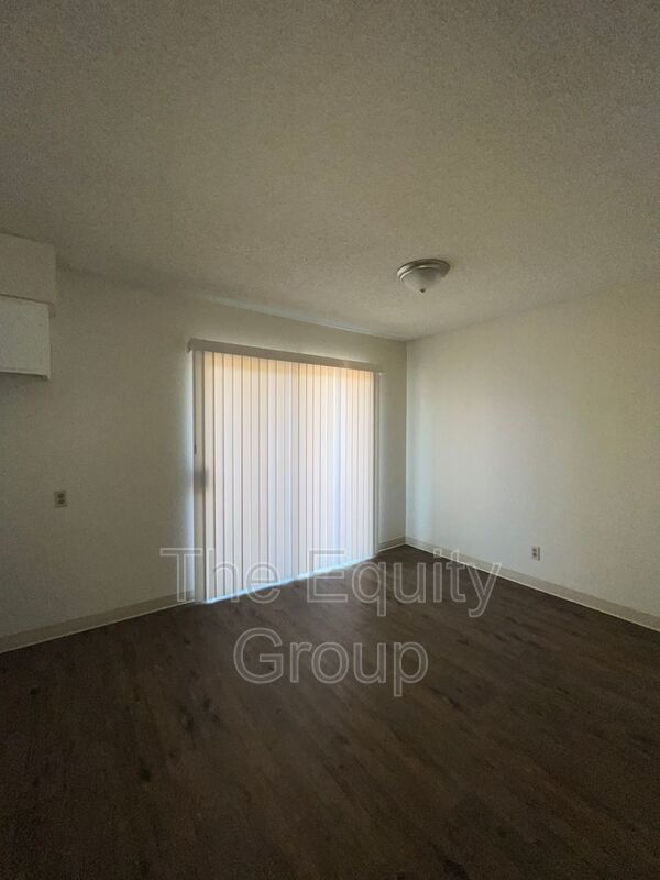 Foto del edificio - 807 Monarch Cir