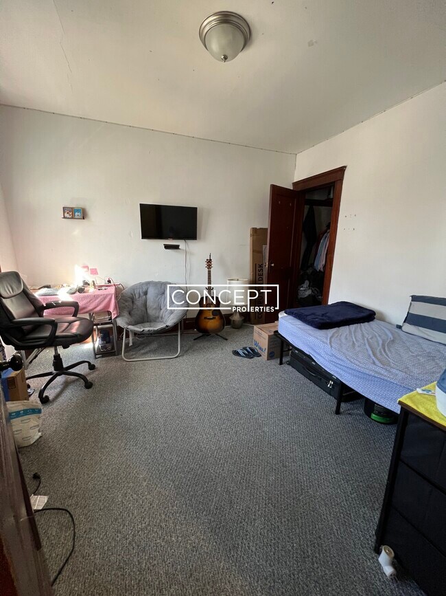 Building Photo - 23 Moraine St