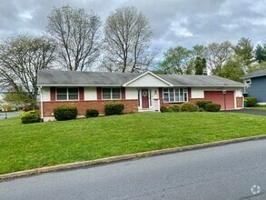 Building Photo - 1398 Walnut Ln