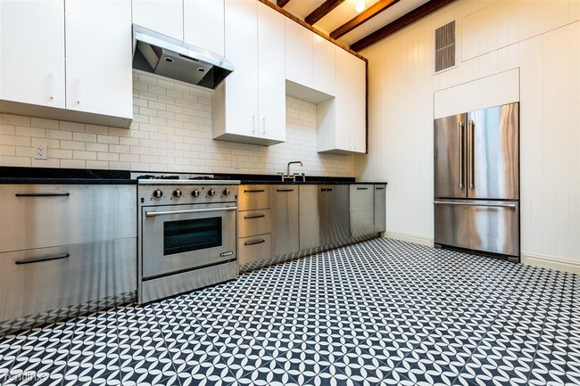 Building Photo - 883 Woodward Ave