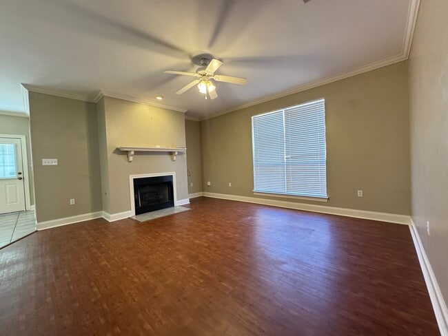 Building Photo - 5578 Arialo Dr