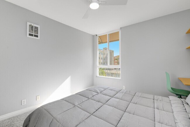 Foto del edificio - Modern 2 Bedroom 2 Bathroom Apartment Right Next to SDSU  -  WITH 2 PARKING SPOTS!!!