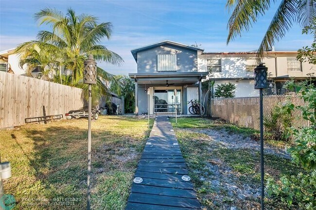 Foto del edificio - 447 Sunshine Dr