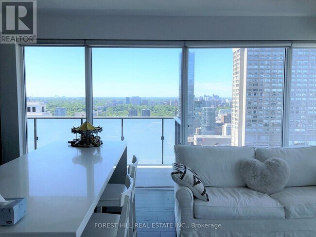 Photo du bâtiment - 1080 Bay St.