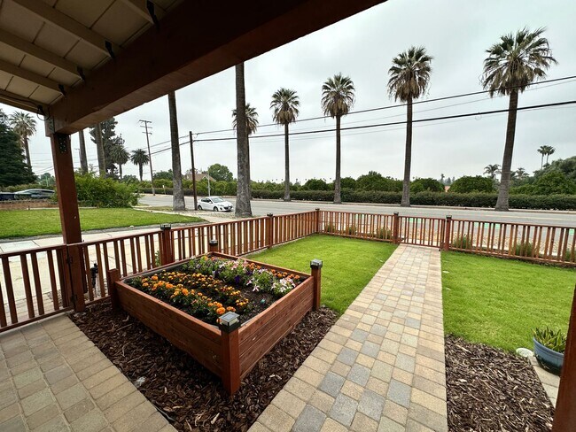Building Photo - Cute and Cozy Ranch Style Home near the He...