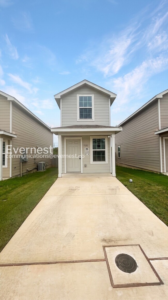 Building Photo - 7037 Elm Cv