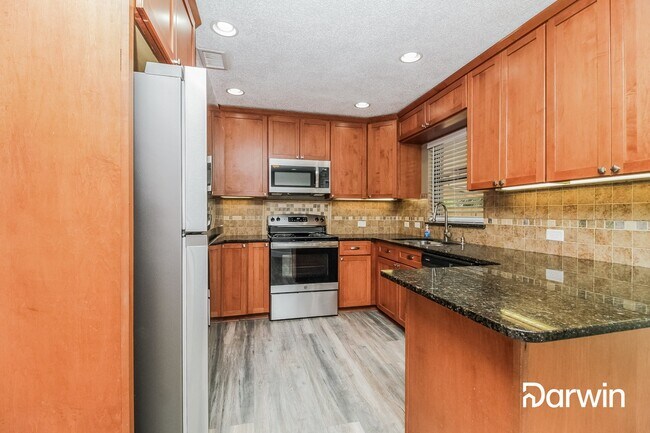 Foto del edificio - 7347 Fieldcrest Ave