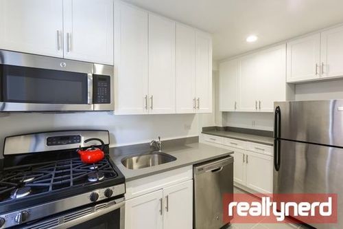 Foto principal - 2775 E 12th St