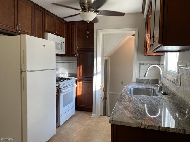 Building Photo - 3 br, 1 bath House - 22812 Normandy Ave