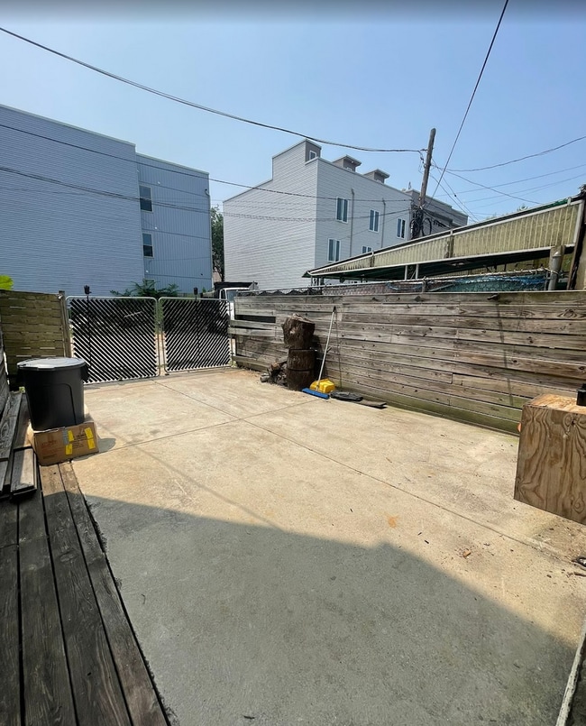 Photo - 1802 W Master St House