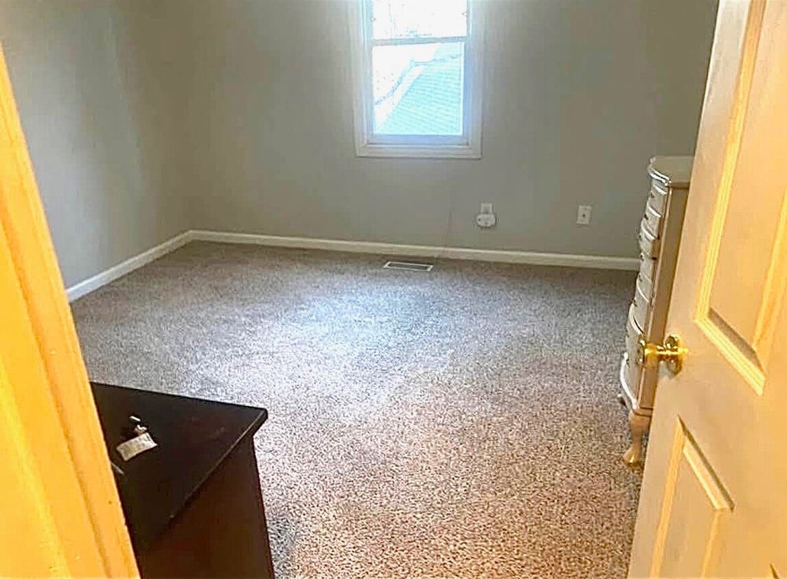 Foto del edificio - 3141 Russell Way Ln