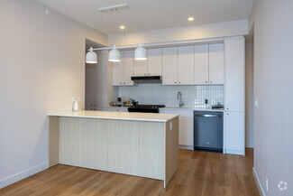 Building Photo - Lynnbrooke