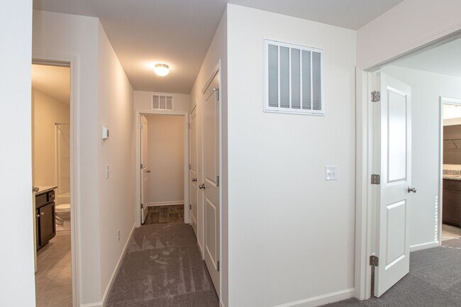 Foto del edificio - Hidden Lakes community! 4 br 2.5 ba with f...