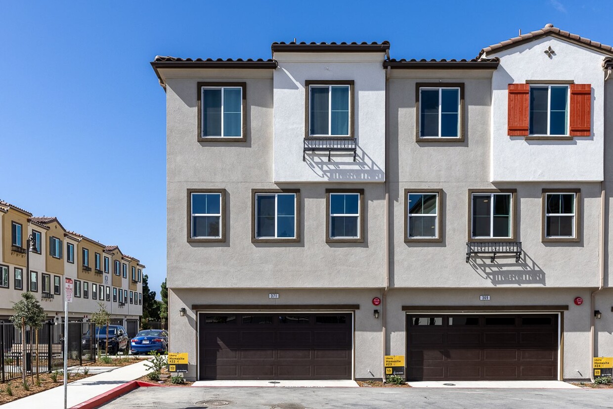 Primary Photo - Beautiful 4Br/3.5Ba Townhome - Brand New C...
