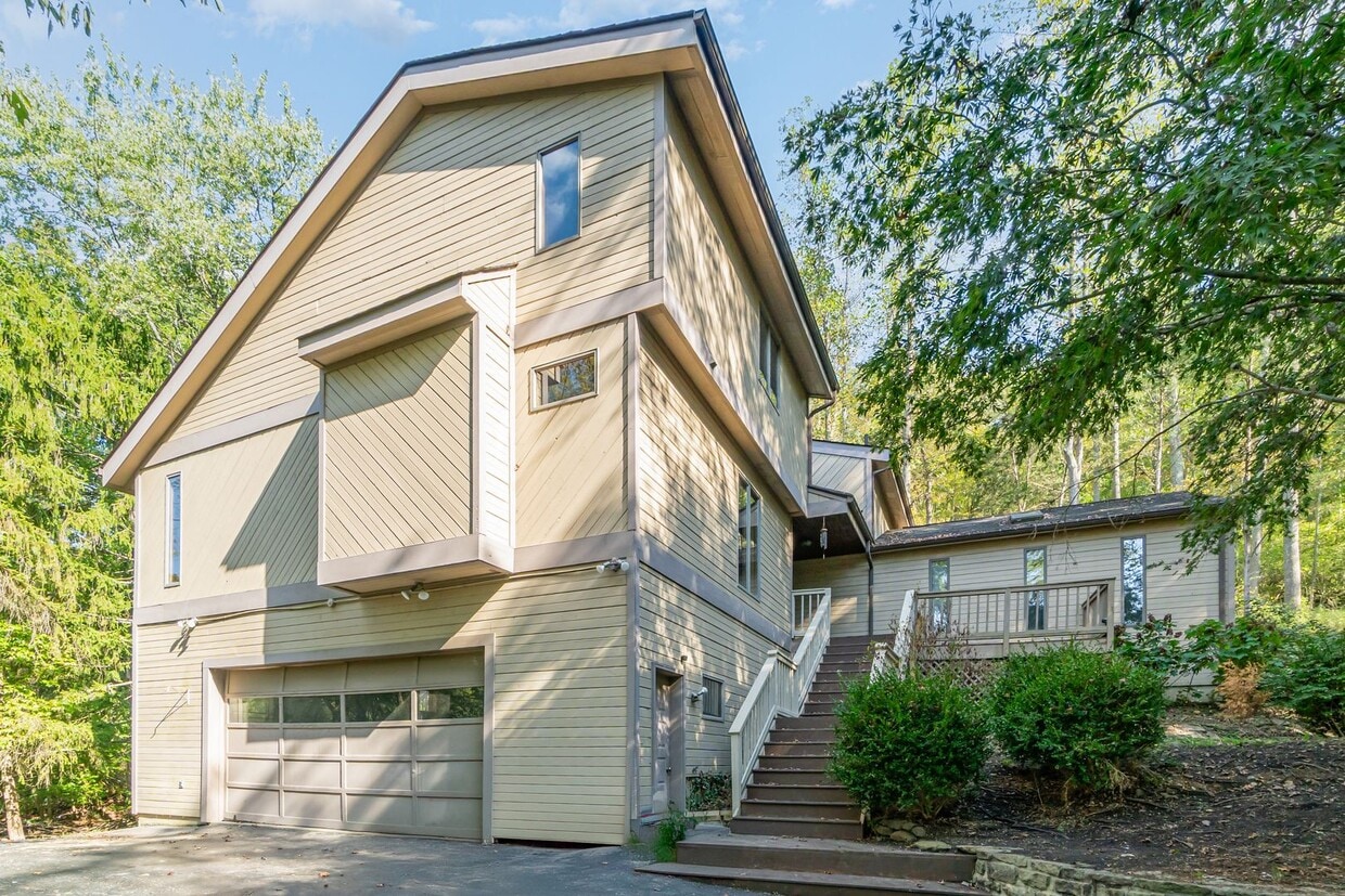 Primary Photo - Stunning 4-Bedroom Home with 5 Full Baths + Hot Tub, Wooded Retreat