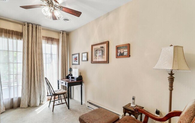 Building Photo - 372 Winding Oak Dr