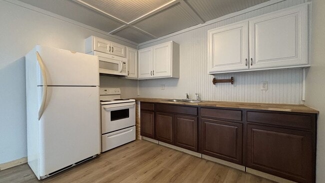 Building Photo - 147 Mary Lee Dr