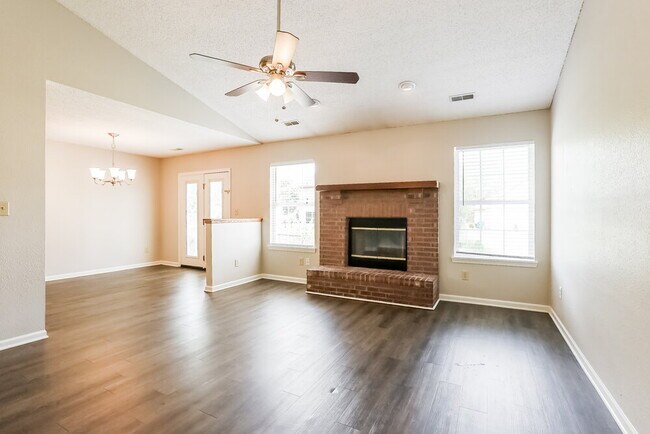 Foto del edificio - 748 Millbrook Dr