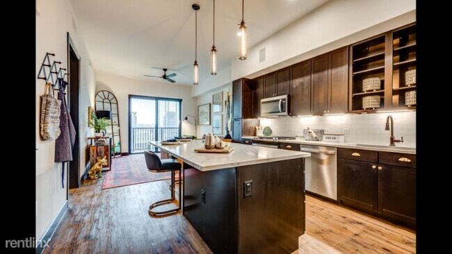Building Photo - 1 br, 1 bath Condo - 402 Guadalupe St