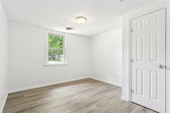 Building Photo - 1279 Jaycee Dr