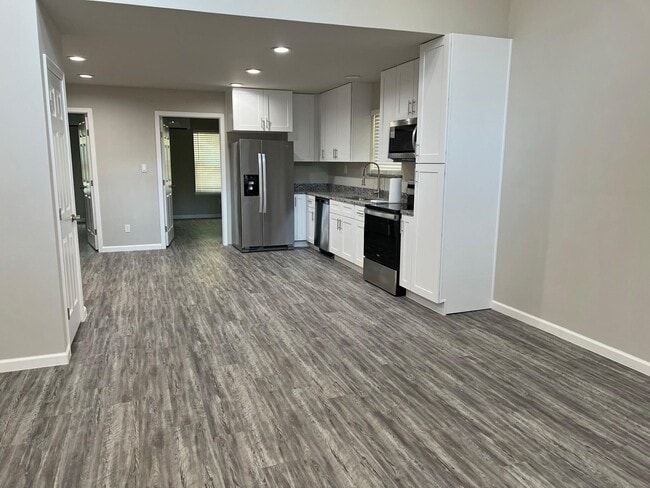 Building Photo - 220 St Croix Dr