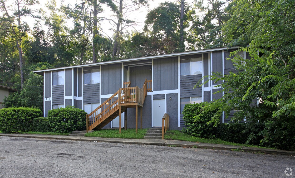 Primary Photo - 713 Pointe Ct