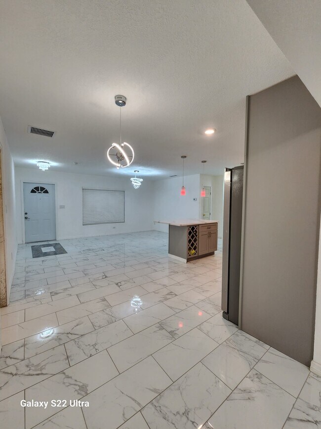 Building Photo - 502 Leeland Heights Blvd W