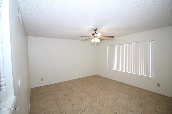 Building Photo - 626 W Paseo Way