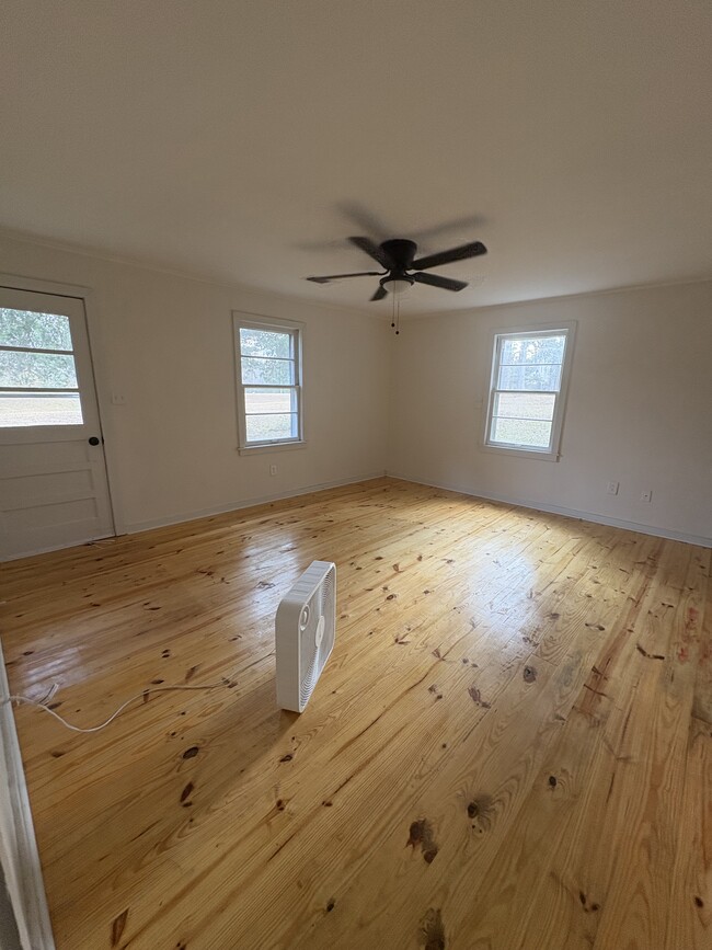 Foto del edificio - 492 Mobile St