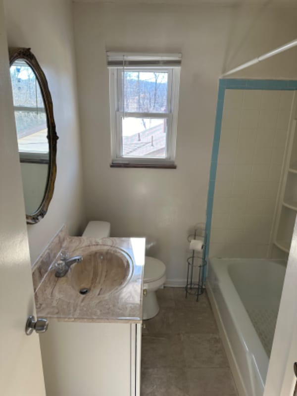 Building Photo - 222 Bowie St