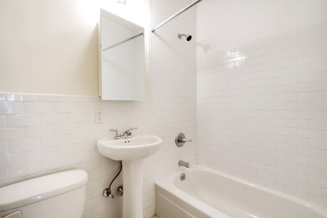 Building Photo - 308 W 21st St