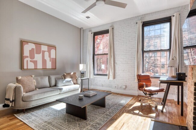Foto del edificio - 273 W 10th St