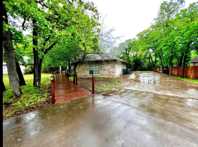 Foto del edificio - Room in House on Copper Hills Dr