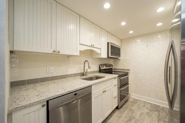 Foto del edificio - 833 Eisenhower Dr
