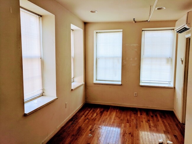 Foto del edificio - 517 N. Harrison St.*