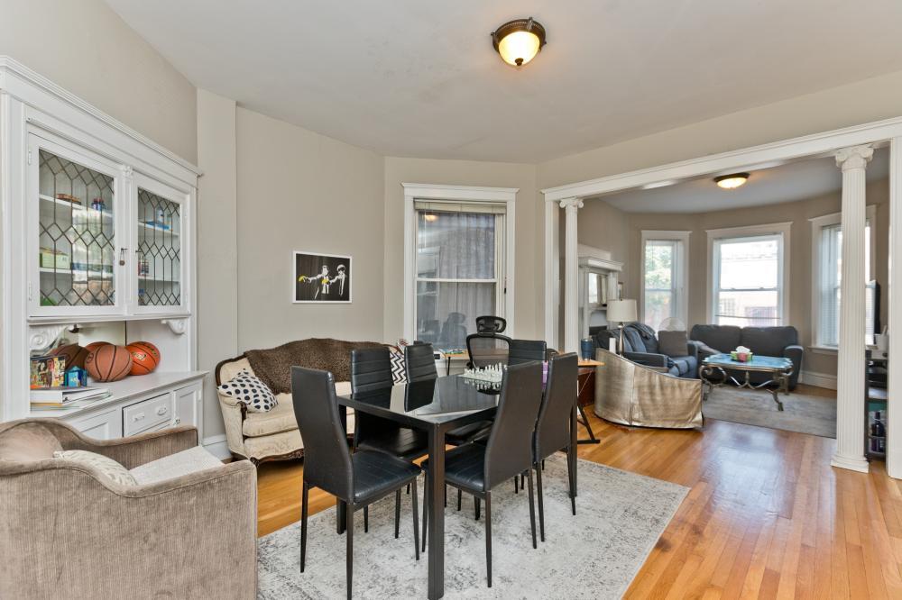 Foto principal - 2 bedroom in Chicago IL 60657