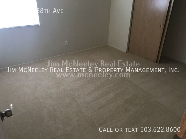 Building Photo - Sorry, no pets! 2 bed/1 bath Duplex in SE ...