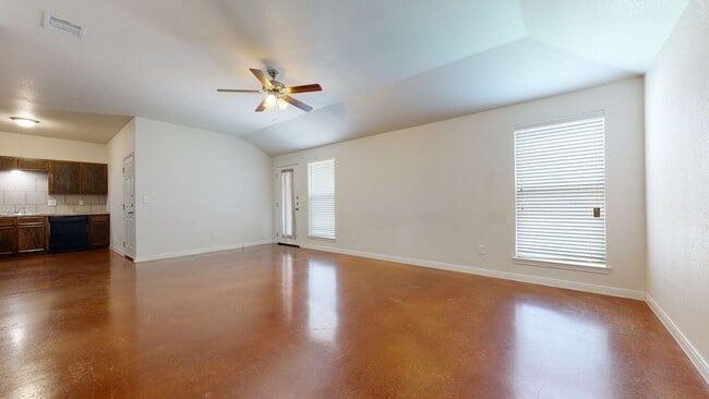 Foto del edificio - ALL STAINED CONCRETE FLOORING DUPLEX IN HA...