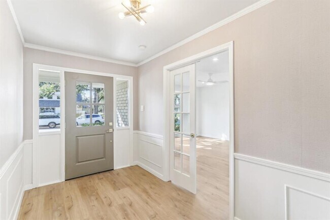 Foto del edificio - 8014 Meadowcroft Dr