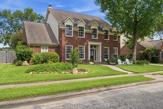 Building Photo - 15122 Greenleaf Ln