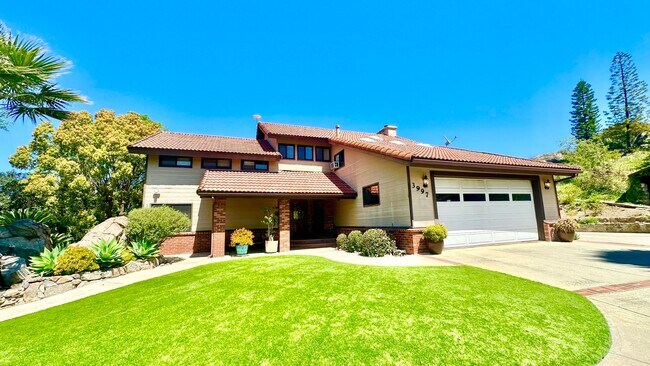 Building Photo - Country Living at its Best in this Two Sto...