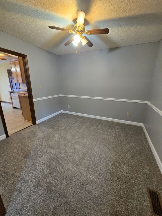 Building Photo - Great Home in a Cul-de-sac For Rent.