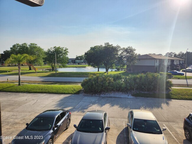 Building Photo - 1702 University Ln