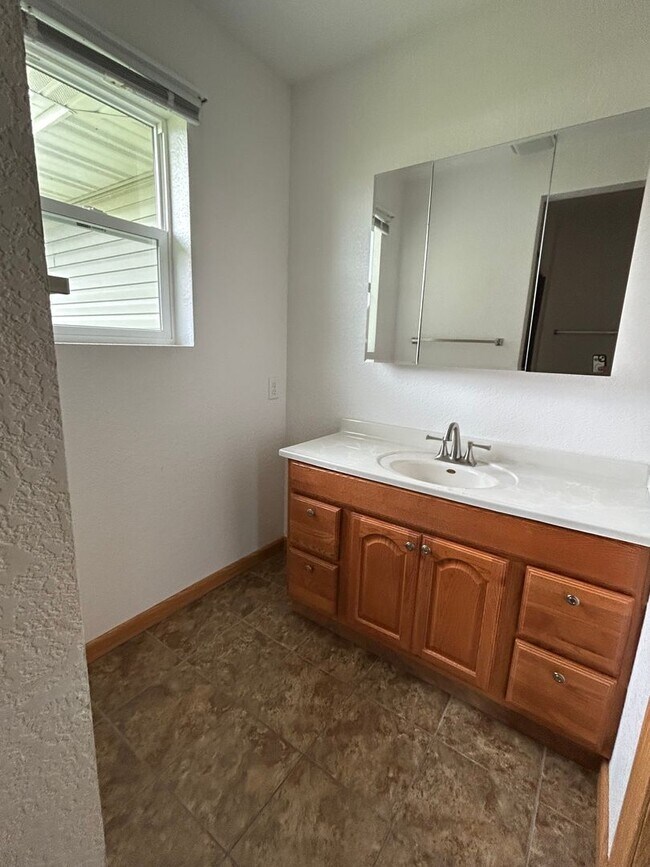 Building Photo - Tama Iowa Duplex